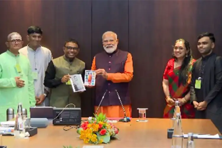 Tamil Nadu: PM Modi meets music composer Ramesh Vinayakam, tries Vande Mataram on Gamaka Box