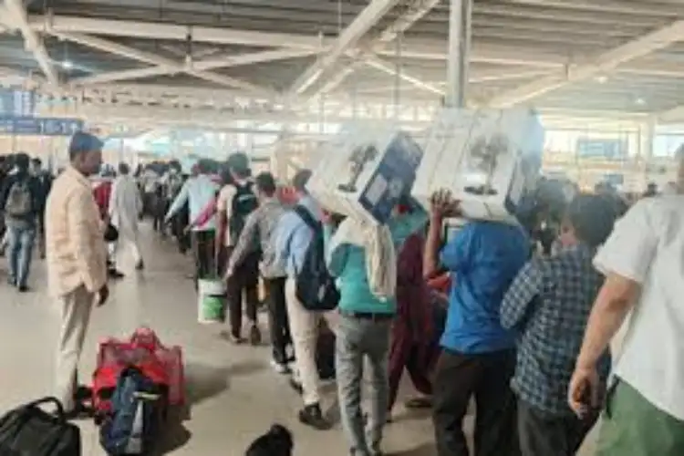 Govt refutes reports of migrants returning home amid LPG crisis