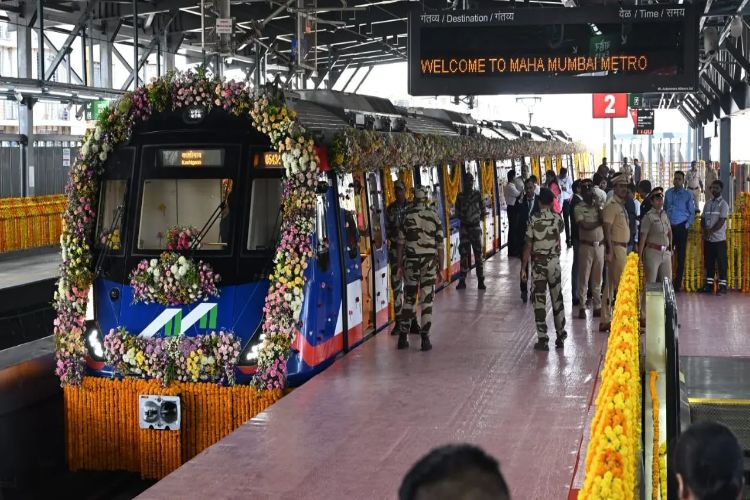 Chief Minister Fadnavis inaugurated the first phase of Mumbai Metro Line 9.