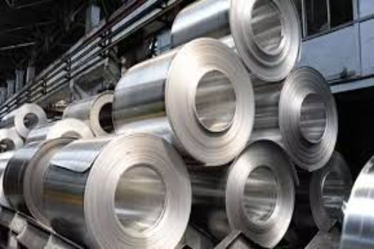 Aluminium futures rise on new deals