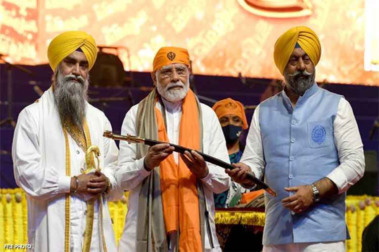 PM pays tribute to Guru Tegh Bahadur on Prakash Parv