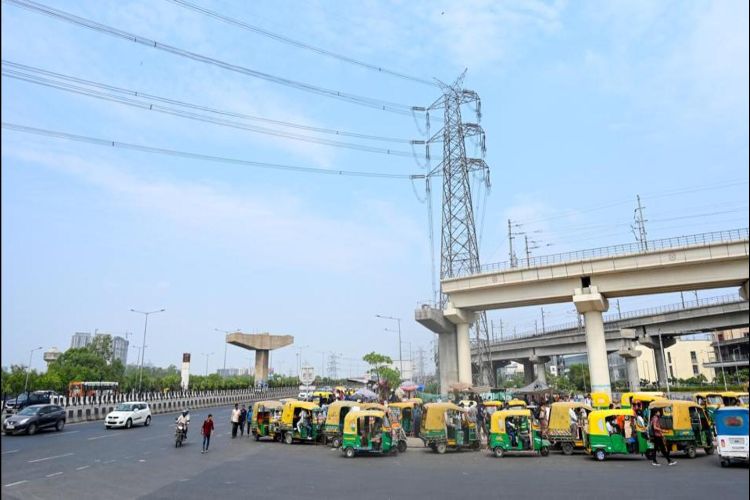 The service road located near Noida Sector 62 will remain closed until June 10 due to metro construction work.