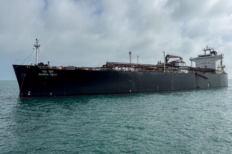 Iran maintains grip on Strait of Hormuz, LNG tanker returns