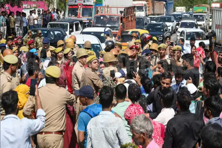 Noida Link Road from Chilla Border blocked amid workers' protest: Delhi Traffic Police