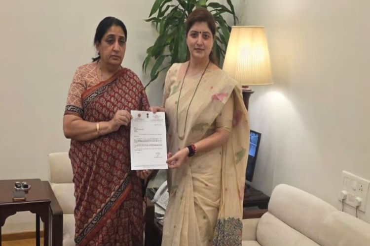 Financial irregularities case against Kharat: Rupali Chakankar's sister questioned