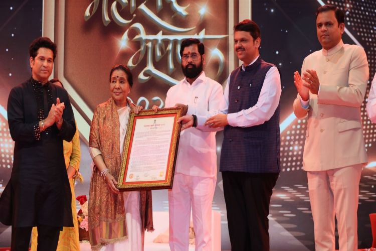Maharashtra government will build a music institute as per Asha Bhosle's proposal: Fadnavis