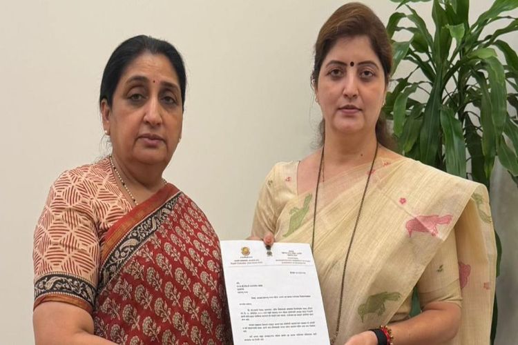 Financial irregularities case against Kharat: Rupali Chakankar's sister questioned