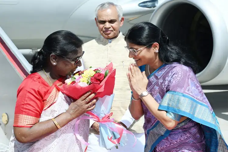 President Murmu arrives in Rajkot, received by Gujarat Governor, MoS Anupriya Patel