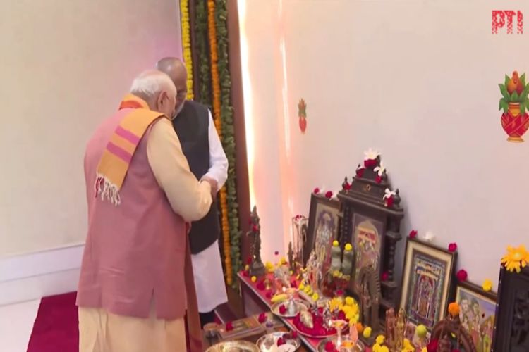 PM meets Vice President on Tamil New Year