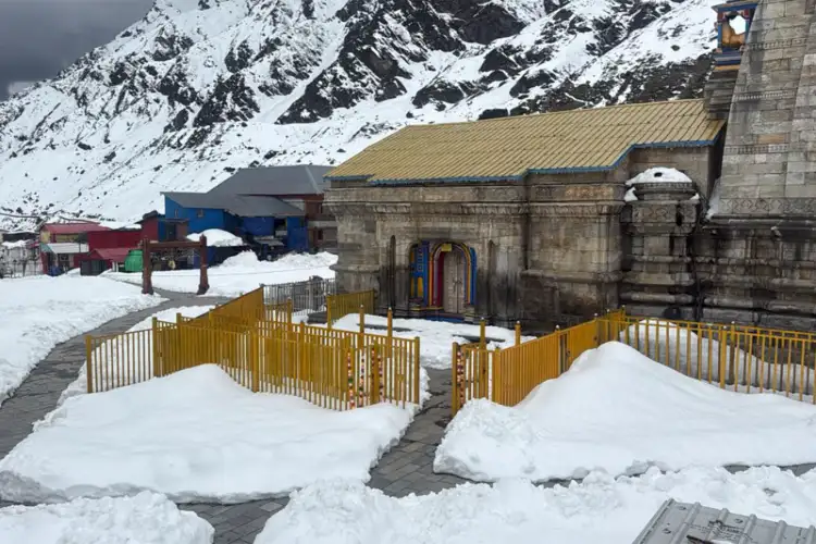 Uttarakhand: Officials inspect 'Chardham Yatra free registration centre' in Haridwar