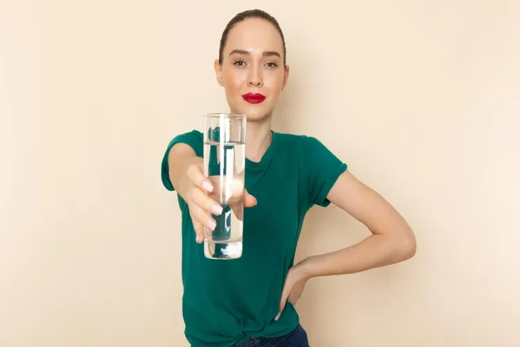 Does Drinking 8 Glasses of Water Make Your Skin Glow? Find Out the Truth.