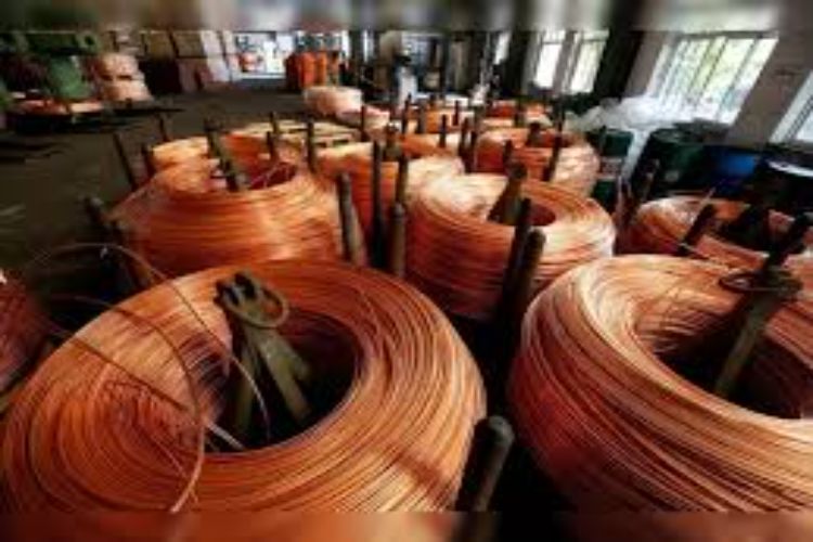 Copper futures fall on weak spot demand