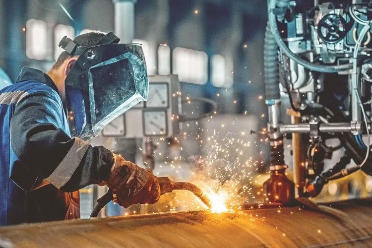 Basic industries' output declined by 0.4 percent in March
