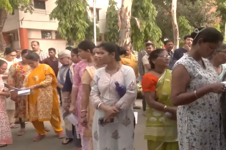 West Bengal Elections: Long Queues in Asansol; First Phase of Voting Begins