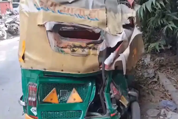 New Delhi: Speeding car hits autorickshaw near Asita Park; leaves driver and two children injured