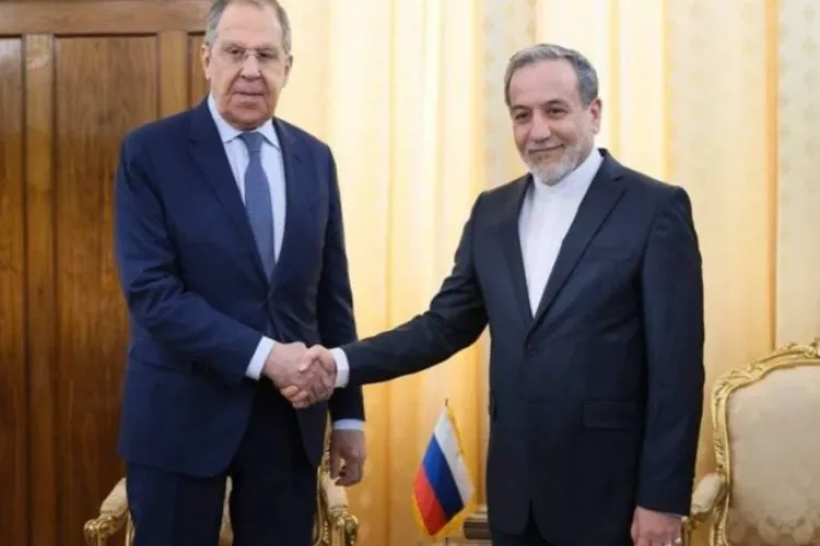 Iranian Foreign Minister Abbas Araqchi Departs for Moscow; Diplomatic Activity Intensifies