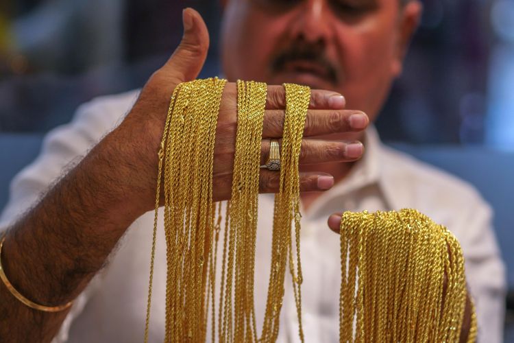 Indians now buying gold for investment rather than jewellery: Report