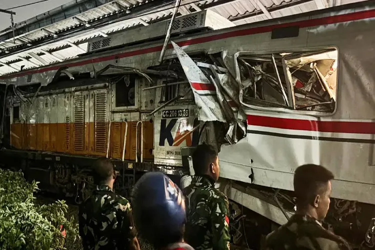 4 Dead in Indonesia Train Accident