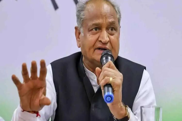 Gehlot alleges corruption in sanitary napkin scheme