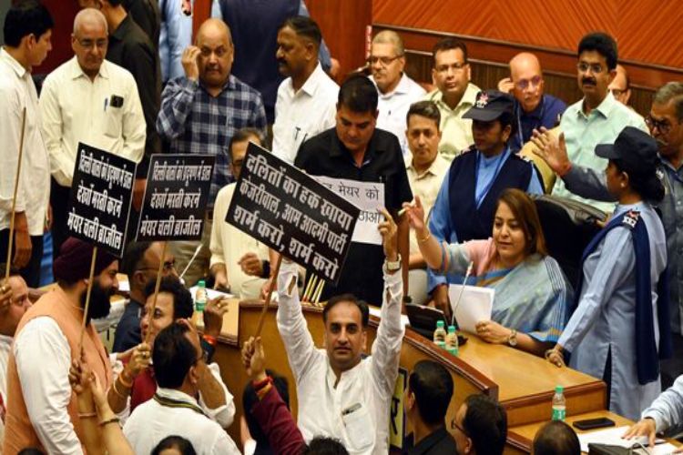 MCD mayoral elections: BJP meeting to decide strategy on eve of polling