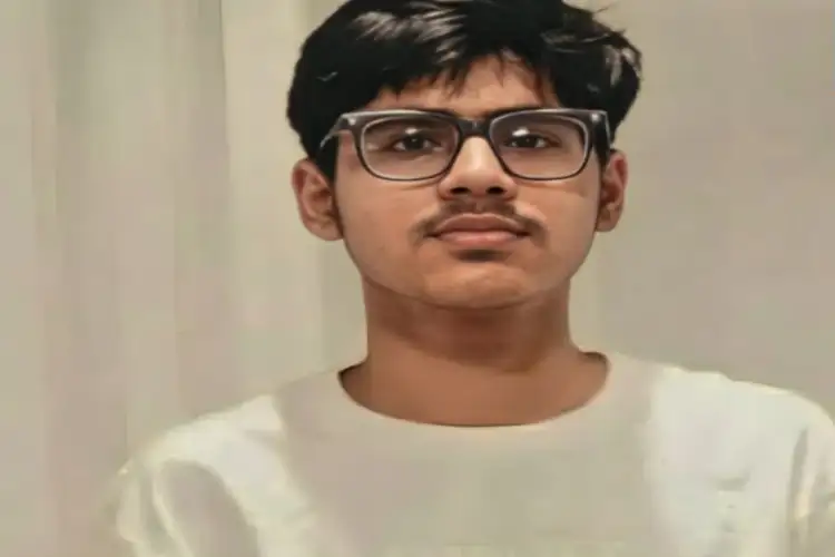 Nashik: 15-Year-Old Hafiz Scores 99.927 Percentile in JEE Main