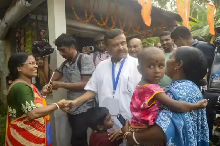 West Bengal sees 61.11% voter turnout till 1 pm in Phase 2 polls