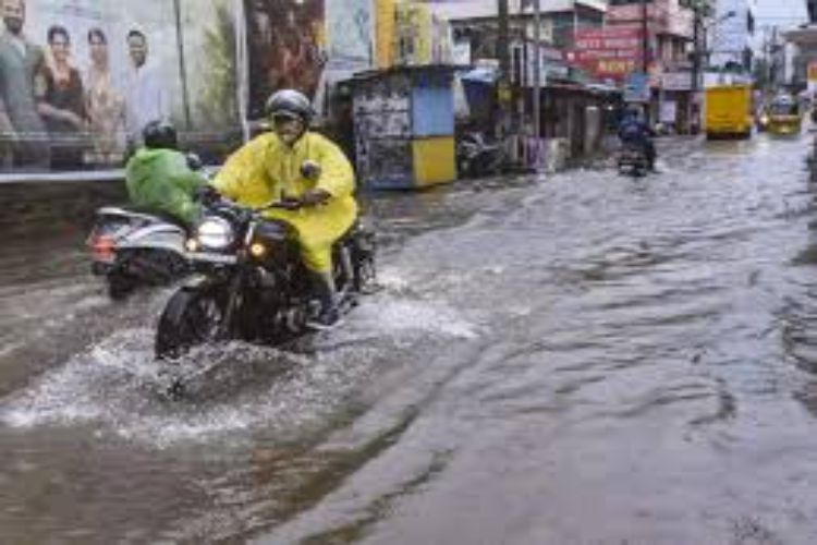 Heavy rains lash many parts of Kerala, bringing relief from heat wave in the state