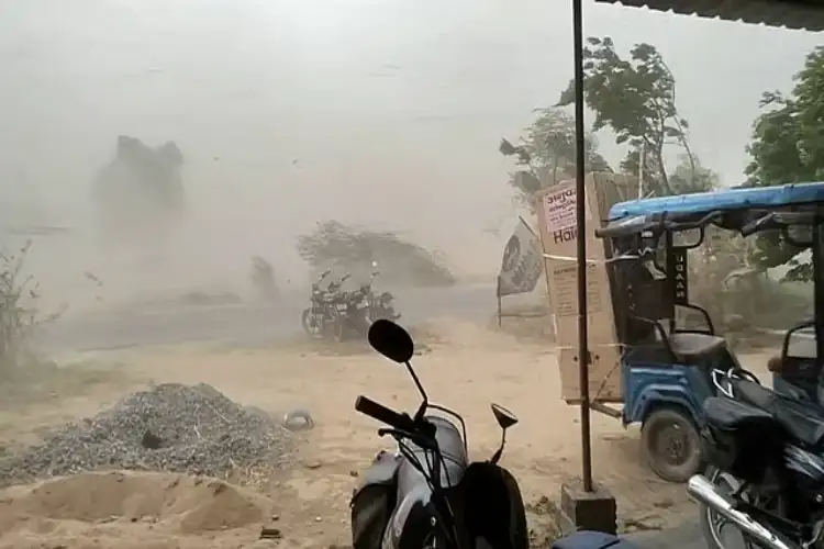 UP: 7 killed, 21 injured as powerful storm hits Sultanpur; power supply disrupted