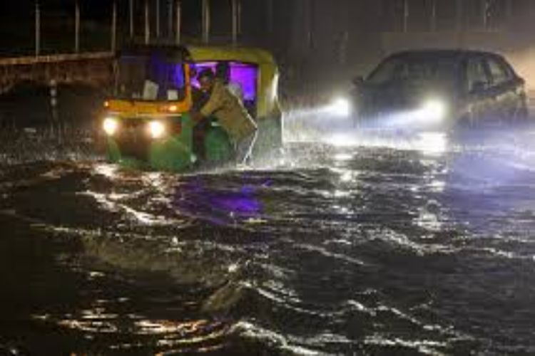 Rain wreaks havoc in Bengaluru, 10 dead