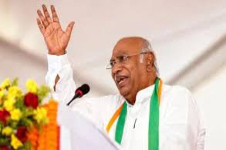 Congress-led alliances will get majority in Tamil Nadu and Kerala: Kharge