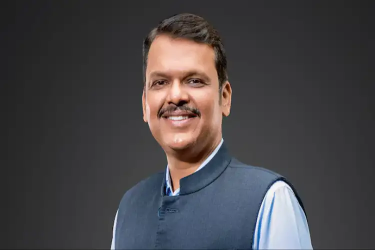 CM Fadnavis hoists national flag on 66th Maharashtra Foundation Day