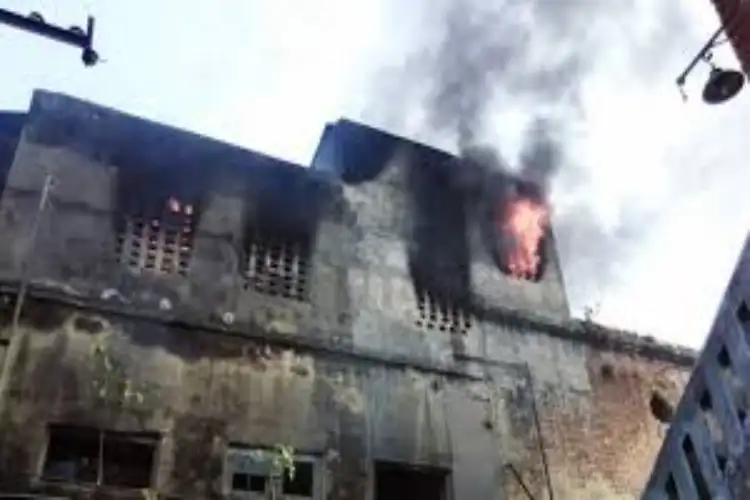 West Bengal: Fire breaks out at jute mill warehouse in Ghusuri