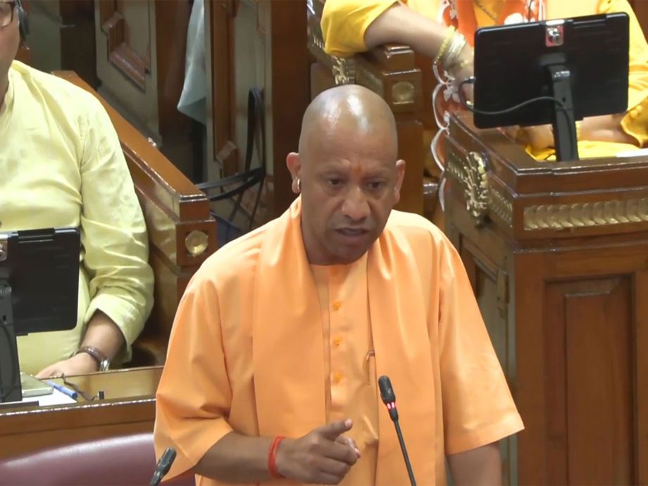 Adityanath extends greetings to Gujarat, Maharashtra on their foundation day