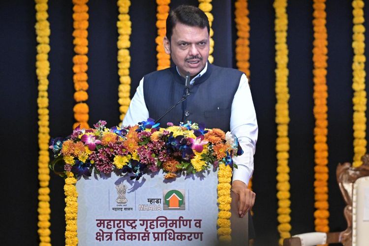 Maharashtra residents should learn Marathi : Fadnavis