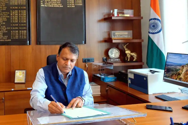 Vishvajit Sahay assumes charge as Secretary in Ministry of Defence