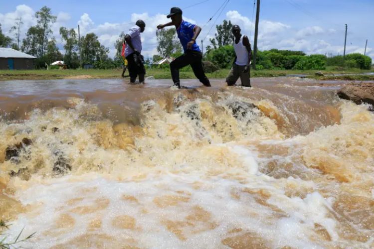 Kenya floods kill 18, affect 54,000 families