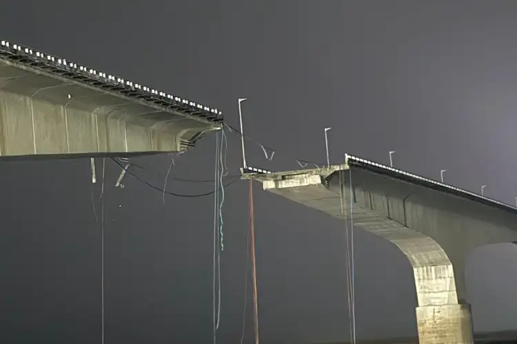 Vikramshila Setu slab collapse halts traffic; police divert vehicles, no casualties reported