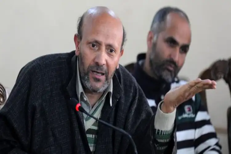 Delhi HC directs Authorities to take Baramulla MP Abdul Rashid Sheikh from Jail to AIIMS to meet his father