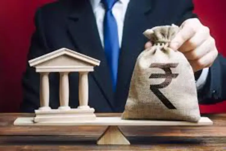 Indian banks well placed for expected credit loss provisioning in FY27: Fitch Ratings
