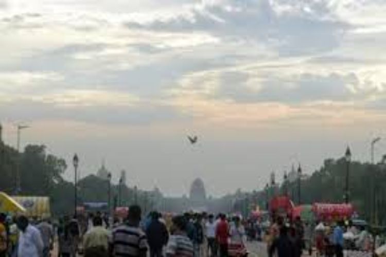 Cloudy weather forecast in Delhi