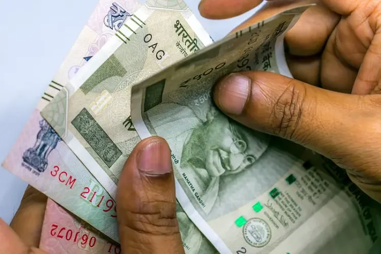 Indian Banks' Credit Growth May Slow to 12-13 in FY27: Report