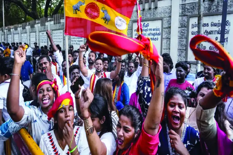 TVK Stages Protest at Lok Bhawan, Demands Invitation for Vijay
