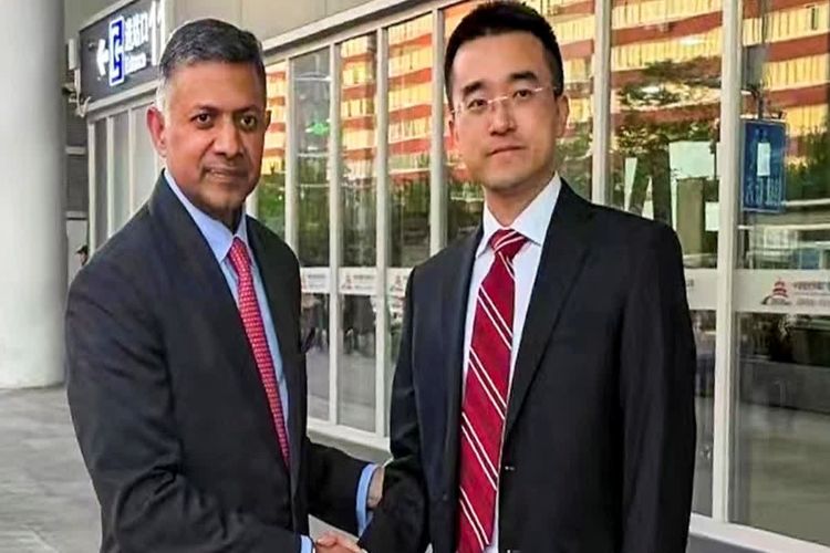 New Indian Ambassador to China presents a copy of his credentials to the Chinese Foreign Ministry