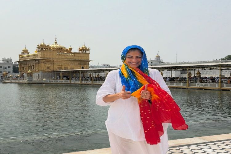 Kubra Sait bowed her head at the Golden Temple 
