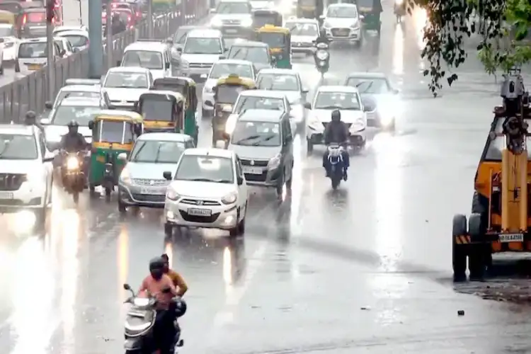 Light rain, gusty winds likely over Delhi-NCR and adjoining states in next 2 hours: RWFC