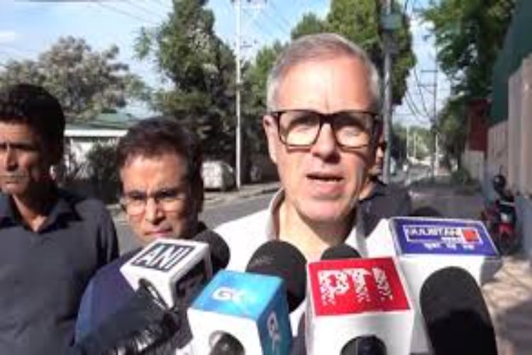 Omar Abdullah congratulates C.J. Vijay on taking oath