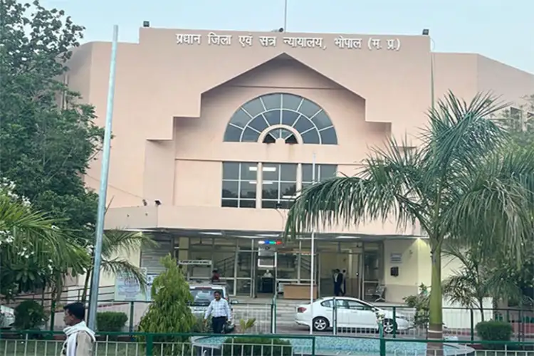MP: Court orders FIR against former Gwalior SP, TI, 2 Policemen over extortion allegations