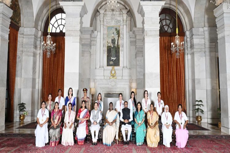 President Murmu honoured 15 people associated with the nursing 