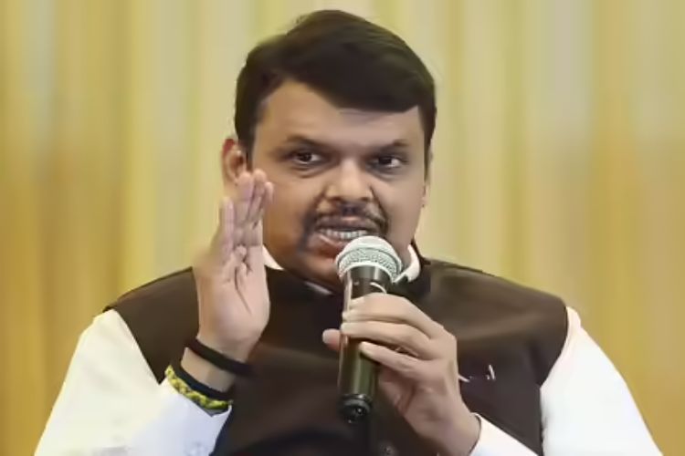 Opposition asks Fadnavis to reduce ministerial convoys