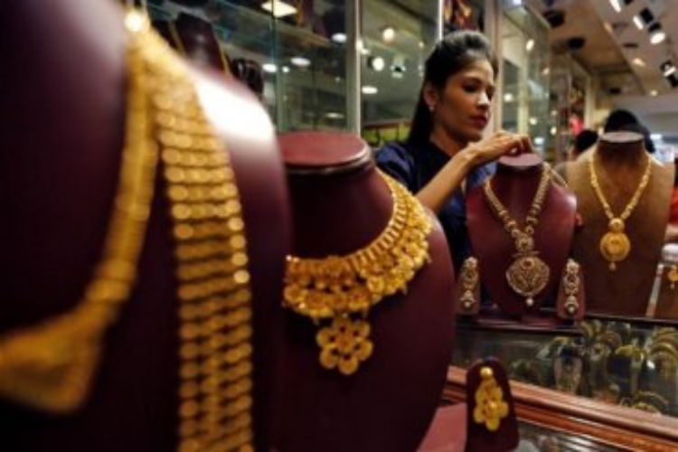 Futures market: Gold jumped by Rs 9700 due to increase in import duty